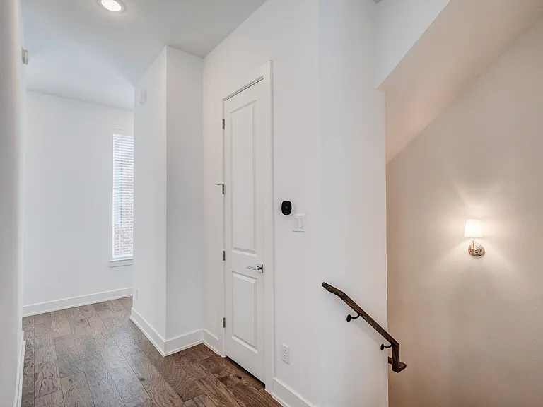 114 E Chester Ct — Photo 14