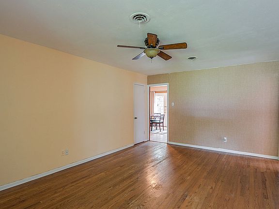 3rd image of 433 La Salle Dr