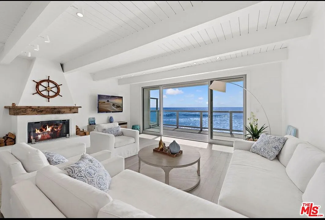 3 bed, 3.5 bath, 1512 sqft, $8,995 — Photo 1