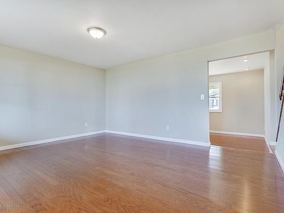 5th image of 755 Nassau Dr