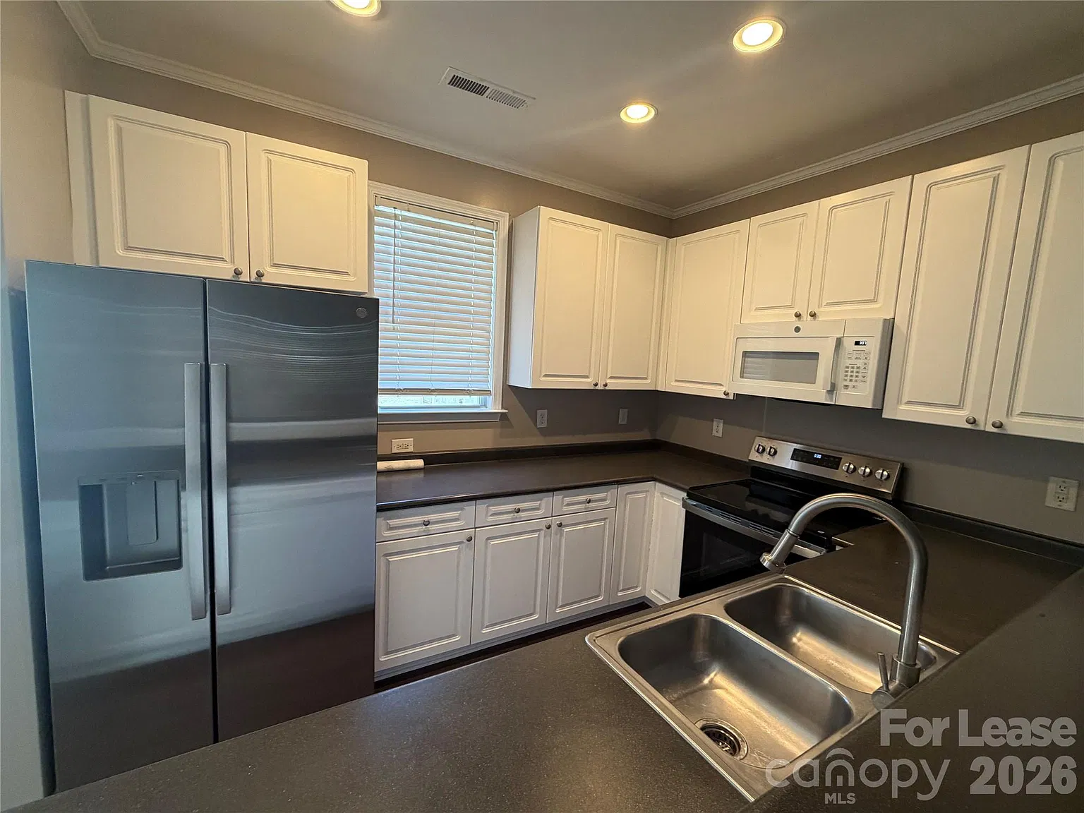 Studio, 1412 sqft, $2,200 — Photo 2