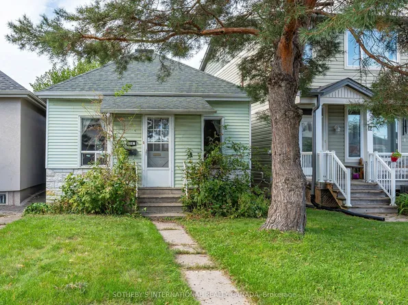14 Marshall Blvd, Toronto, ON M6N 2R7