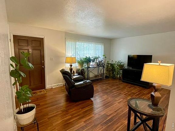 4th image of 401 30th Ave Ct