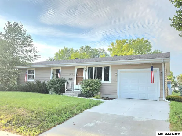 1906 Main Ave, Clear Lake, IA 50428