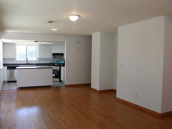 5th image of 23 Walnut Tree Dr