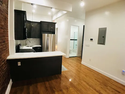 Rented by Reyes & Elsamad Real Estate Group | media 10