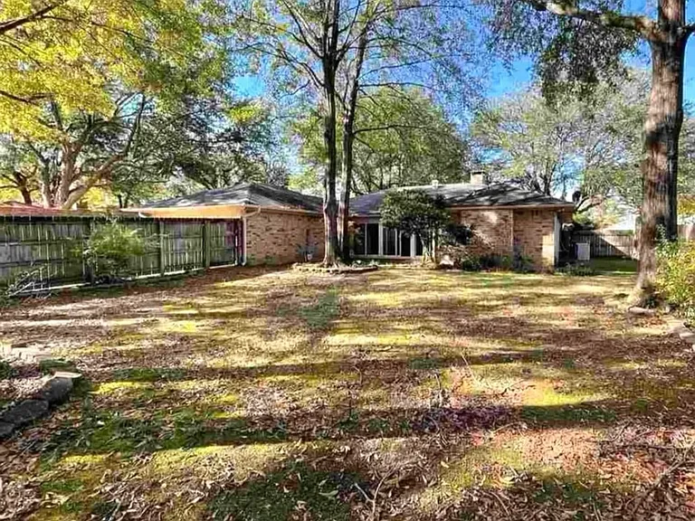 42 Lanshire Dr — Photo 6