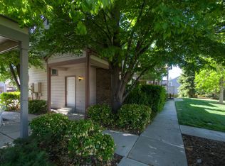811 Summer Dr, Highlands Ranch, CO 80126