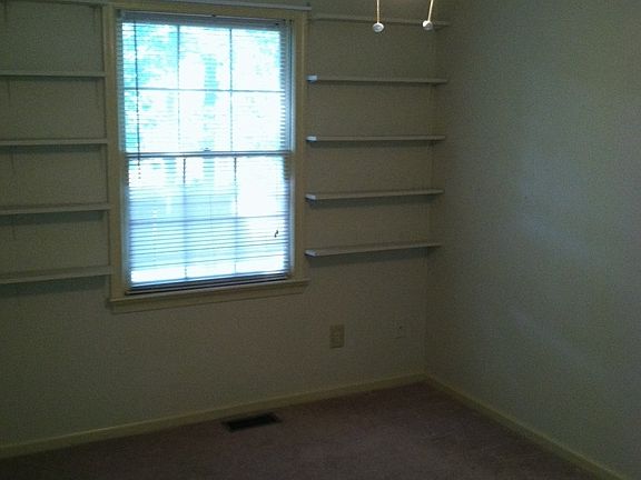 2nd image of 108 Souverain Lndg
