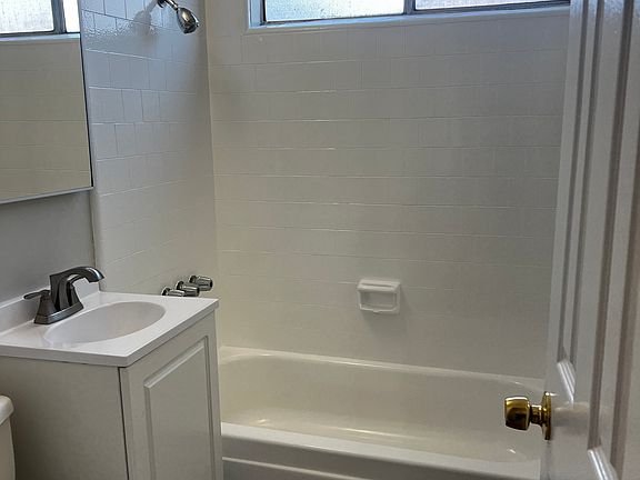 5th image of 792 W Sepulveda St APT 2