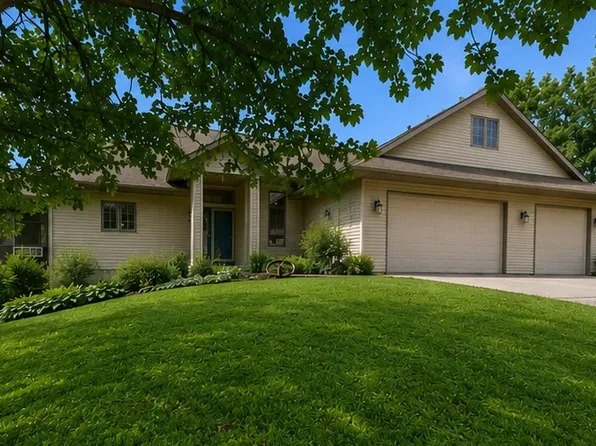 2792 Holly Ct NW, Swisher, IA 52338