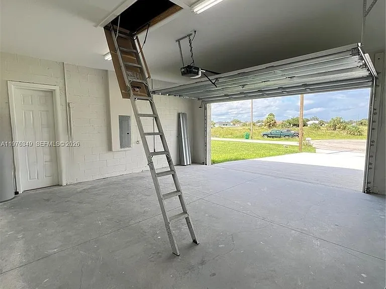 1088 Saturn Ct — Photo 18