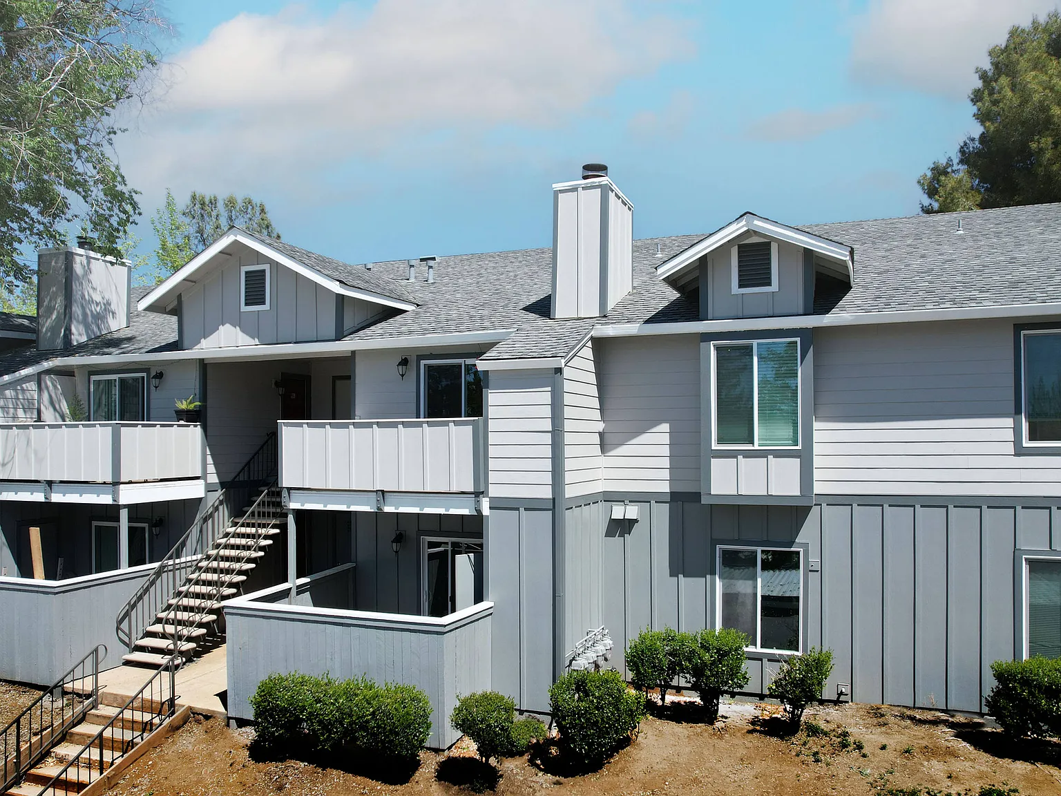 Sierra Oaks — Photo 4