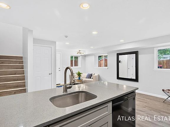 4th image of 1473 S Dudley St #2