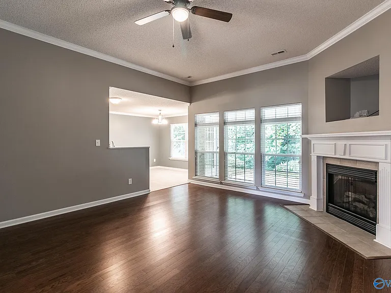 124 Wittington Ln — Photo 4