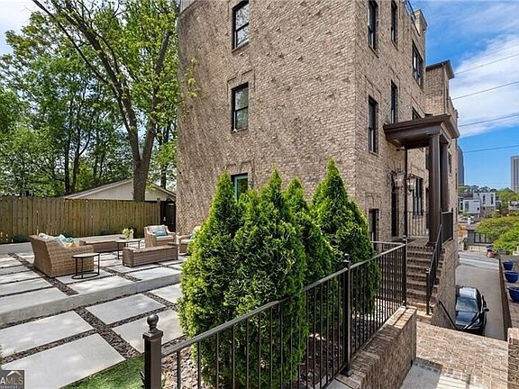 5th image of 631 Boulevard NE