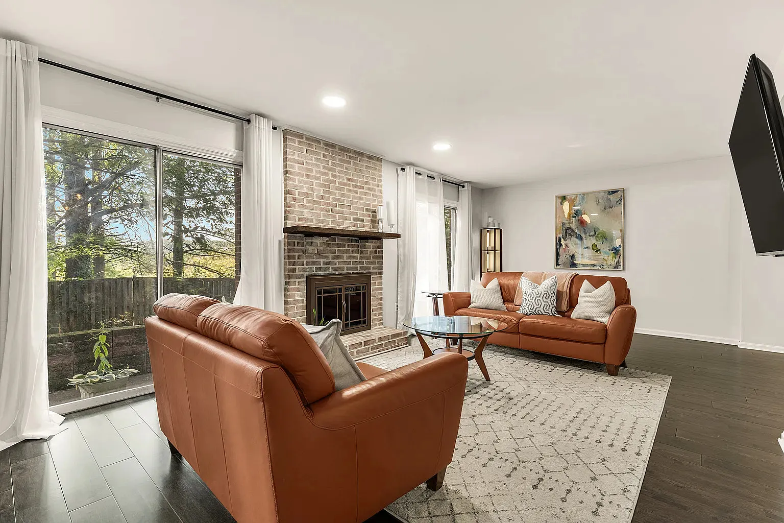 3 bed, 3.5 bath, 2160 sqft, $3,150 — Photo 2