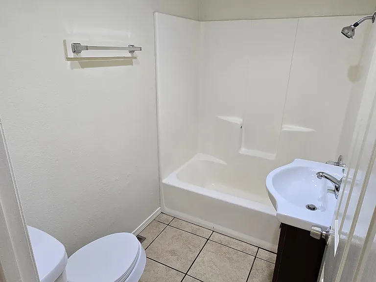 910 S Wyoming Ave — Photo 5