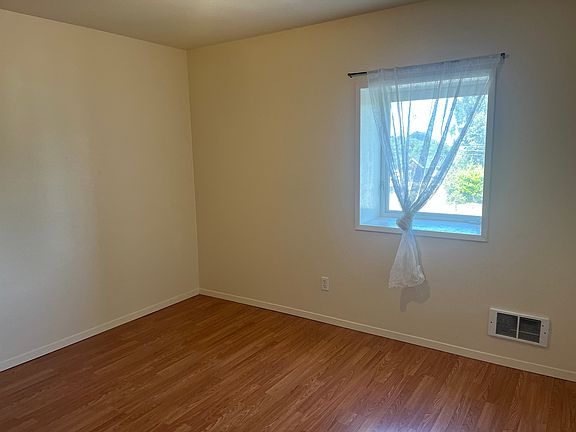 5th image of 600 11th St SE Suite 1