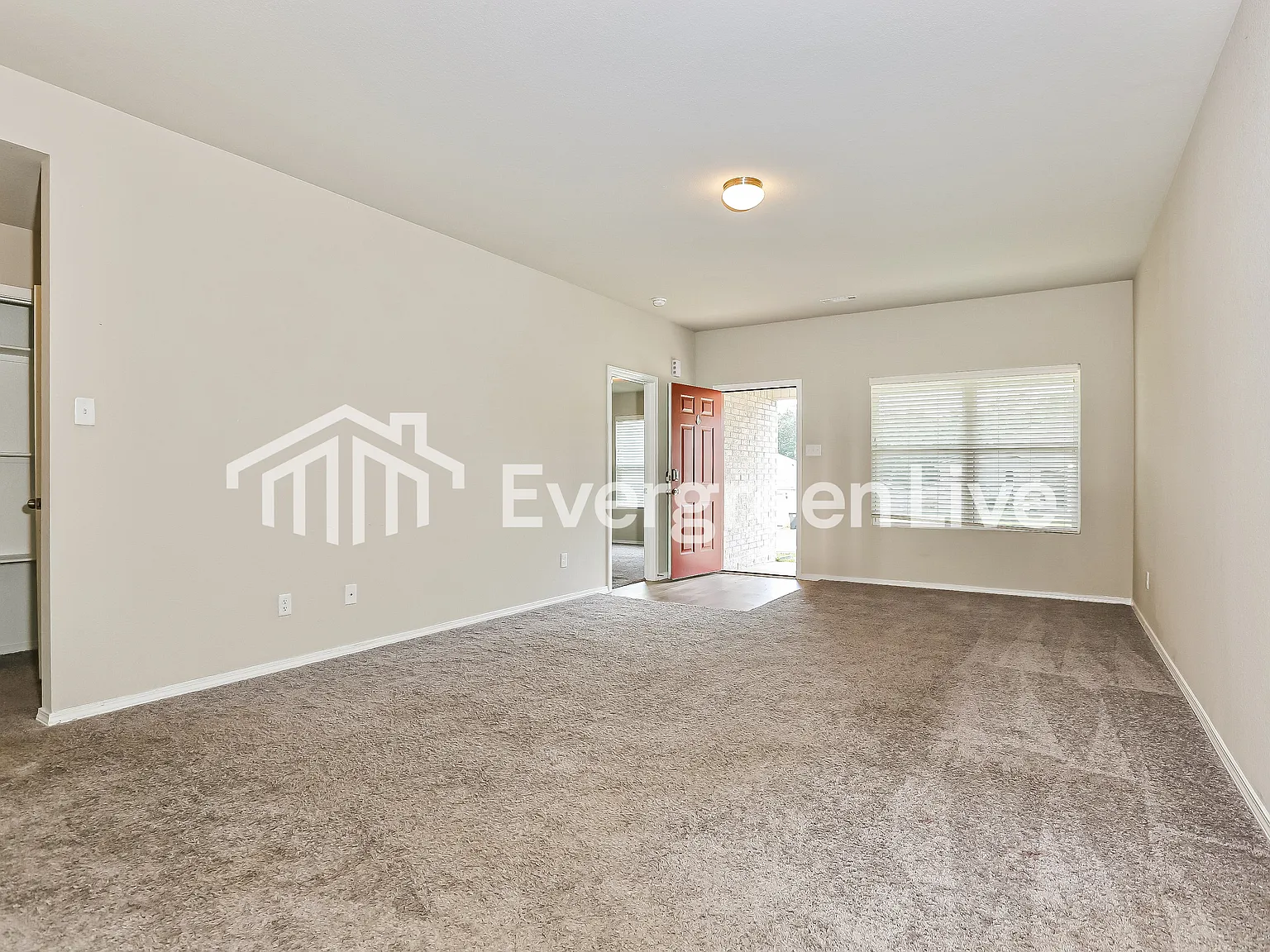 4 bed, 2.0 bath, 1470 sqft, $1,395 — Photo 2