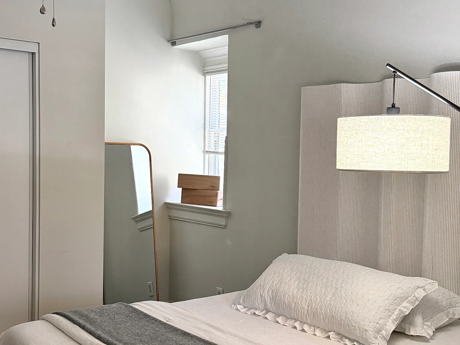 2702 Kenwood Ave — Photo 2