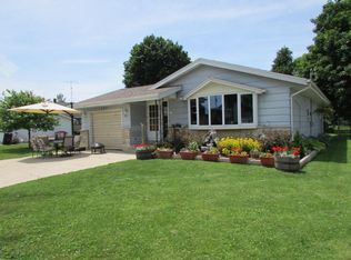127 S Ridge St, Hustisford, WI 53034