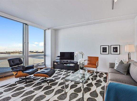 3rd image of 880 N Lake Shore Dr APT 8C