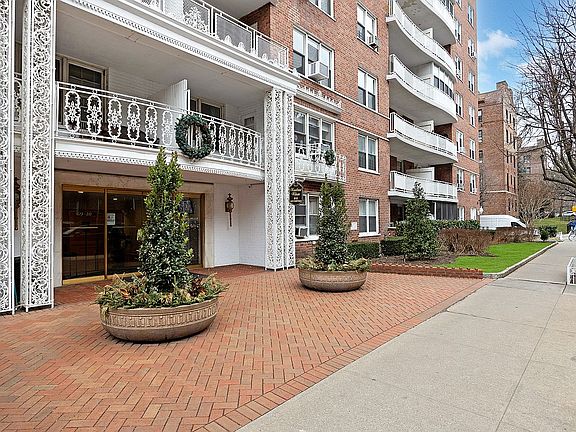 4th image of 69-10 108th St #6O