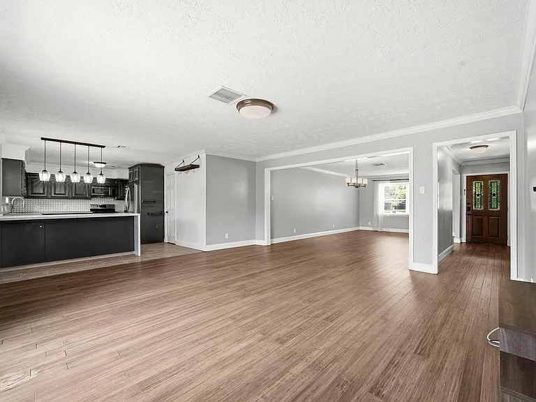 11102 Endicott Ln — Photo 12