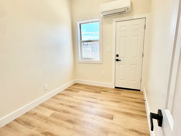 2465 E 1st St #3Y — Photo 8