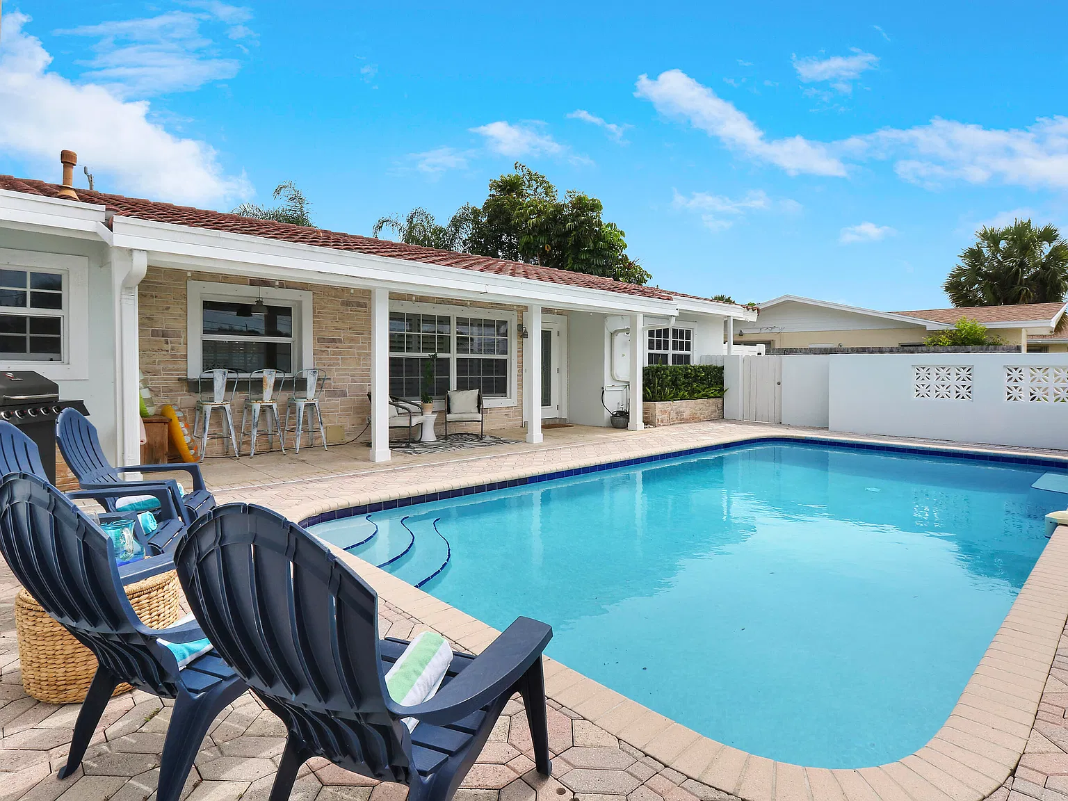 4 bed, 3.0 bath, 2411 sqft, $7,000 — Photo 2