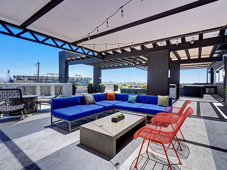 Stadium House Apartments — Photo 56