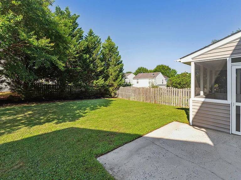 9520 Mintworth Ave — Photo 32