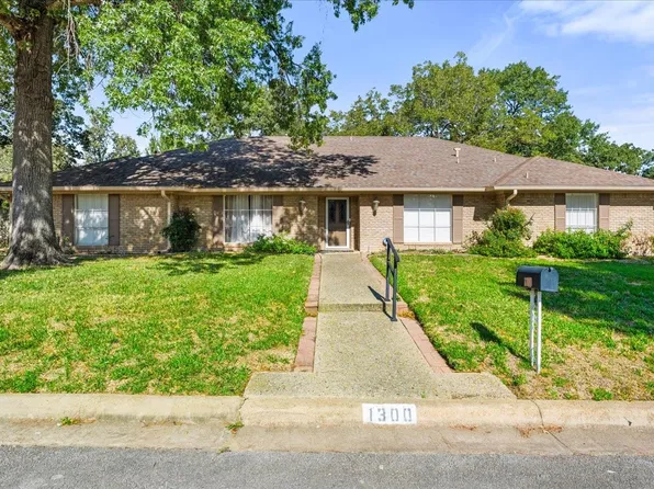 1300 Lexington Sq, Corsicana, TX 75110