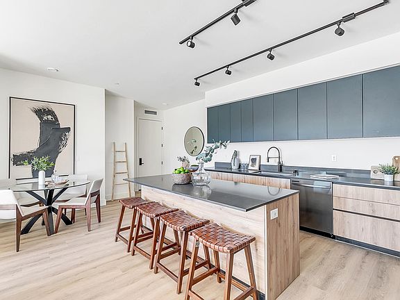 4th image of 14747 Burbank Blvd #84613c846