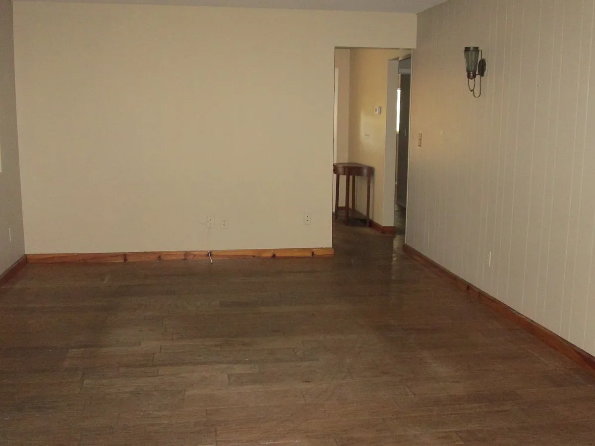 4 bed, 1919 sqft, $2,995 — Photo 2