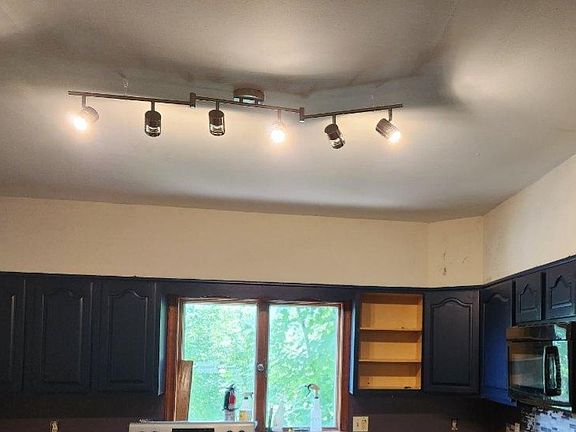 3rd image of 440 Adams St