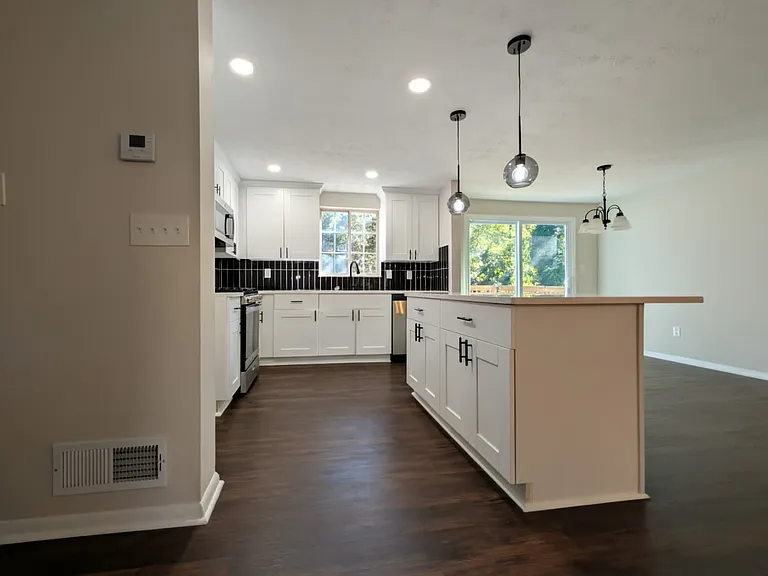 3414 Dearwood Dr SW — Photo 6