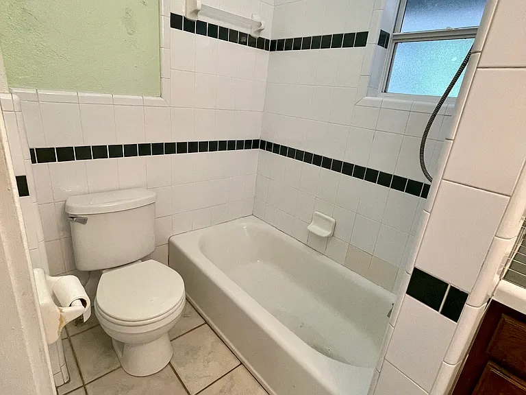 824 NE 3rd Ave — Photo 7