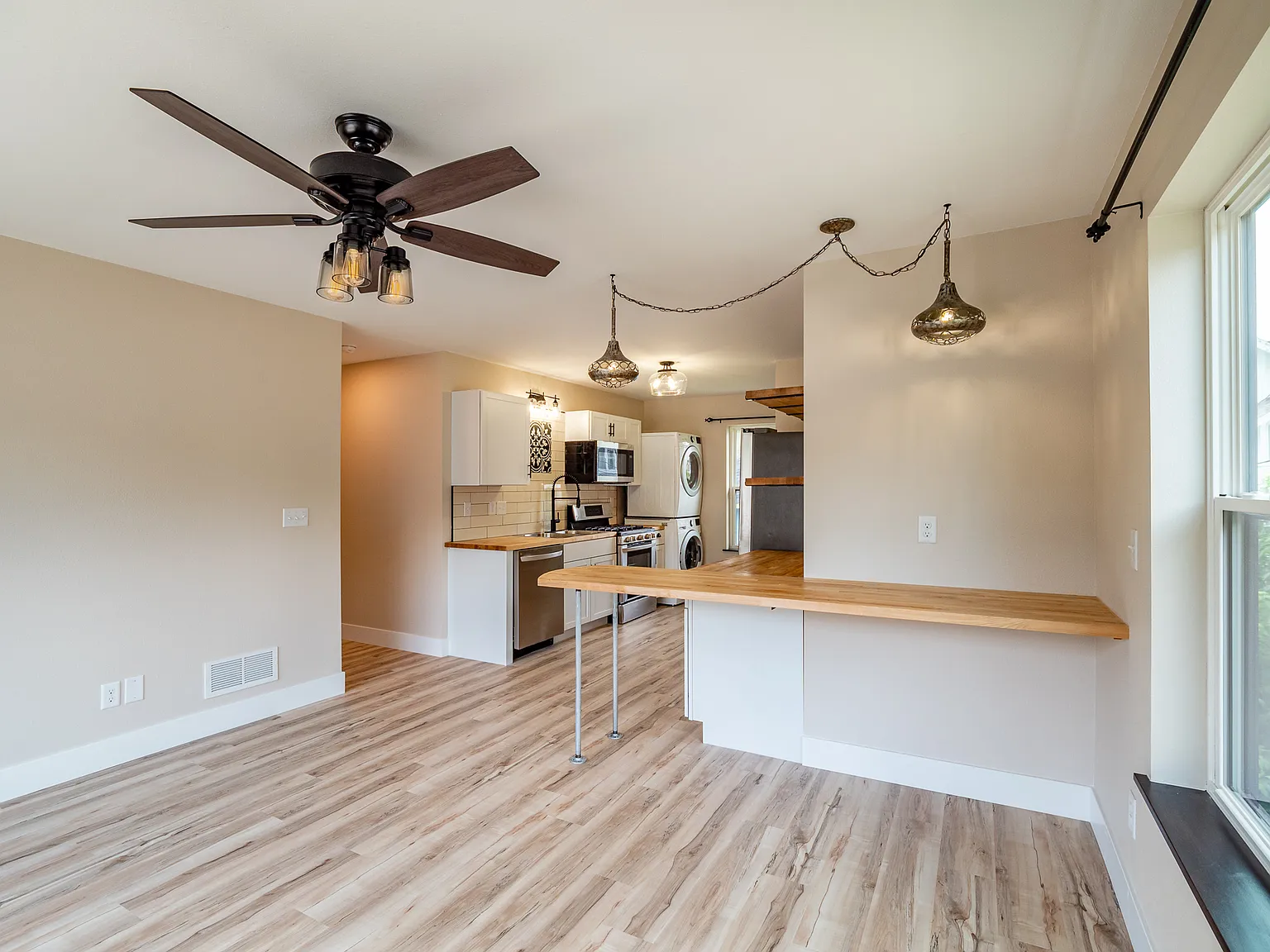 3 bed, $2,045 — Photo 3