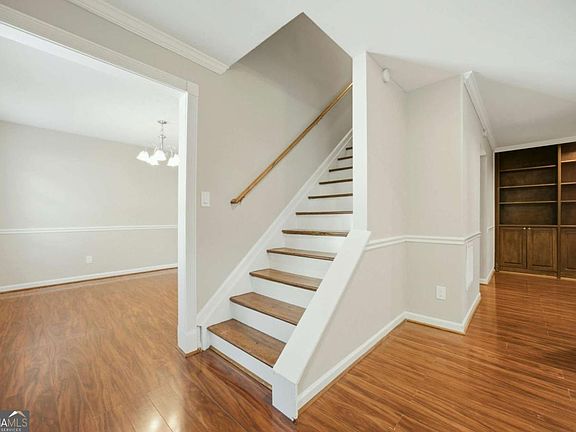 2nd image of 260 Barrington Dr E