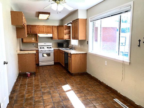 3rd image of 350 Barlow Dr
