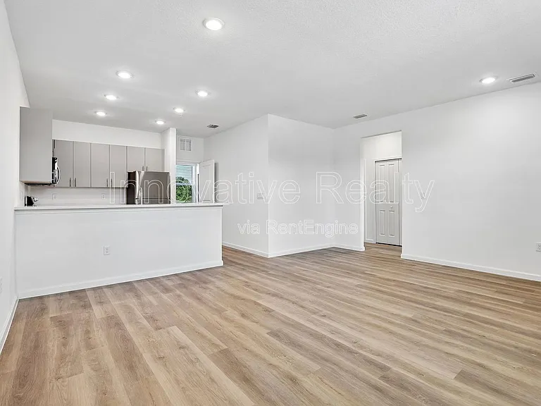 Venture Apartments — Photo 108