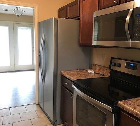 4th image of 410 Bayberry Ct