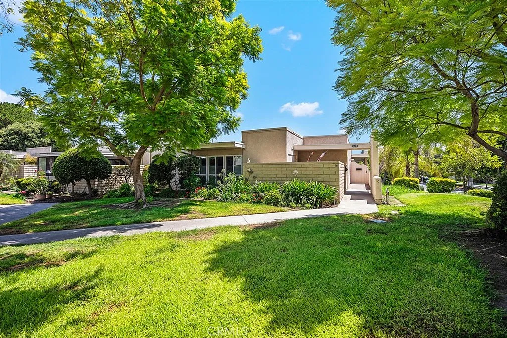 2 bed, 866 sqft, $3,200 — Photo 3