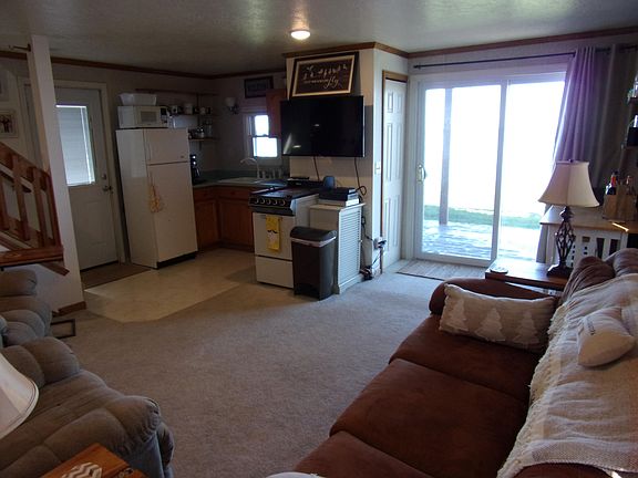 3rd image of 302 W Houghton Lake Dr
