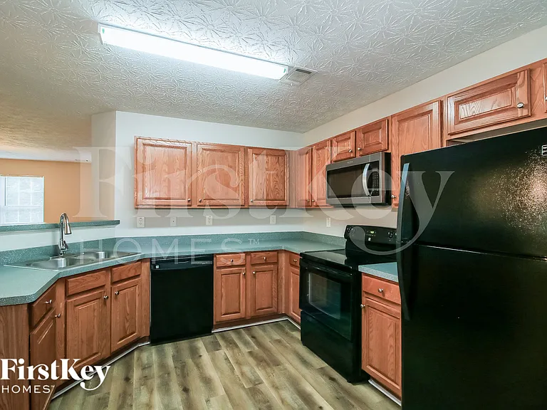 7424 Garnet Dr — Photo 9