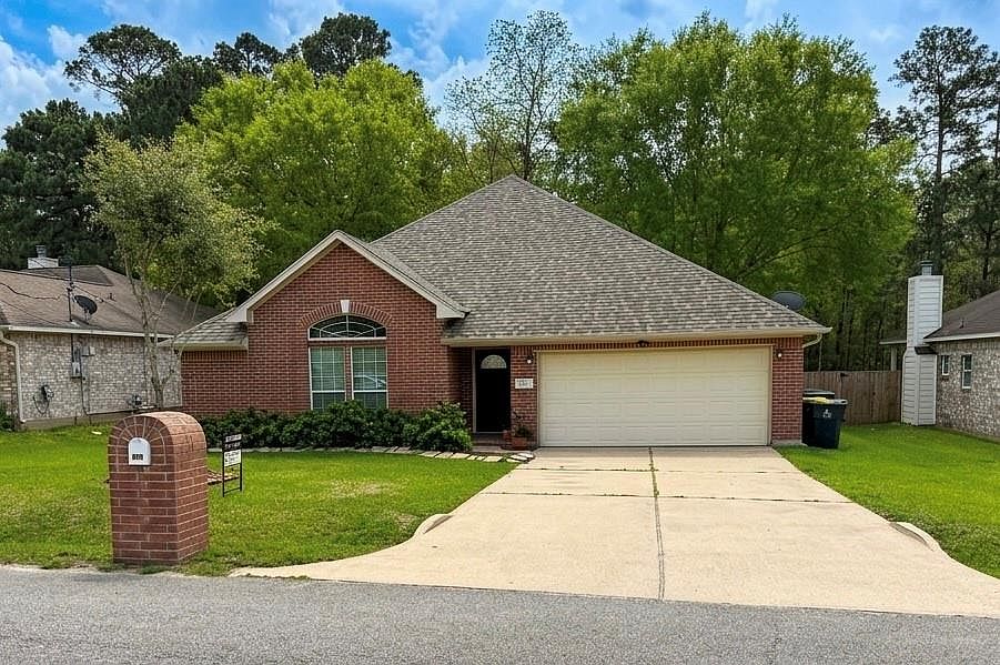 1st image of 223 Maple Ln