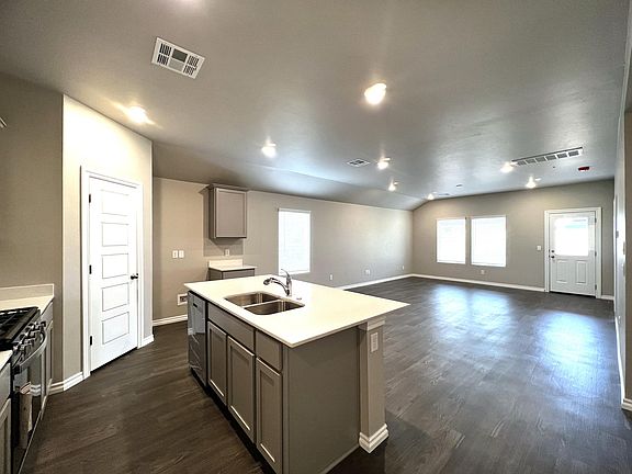 3rd image of 2717 Dennis Dr