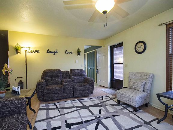 4th image of 809 Woodcreek Dr